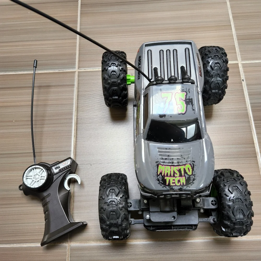 Maisto Remote Control Rock Crawler ~BLACK/GREEN